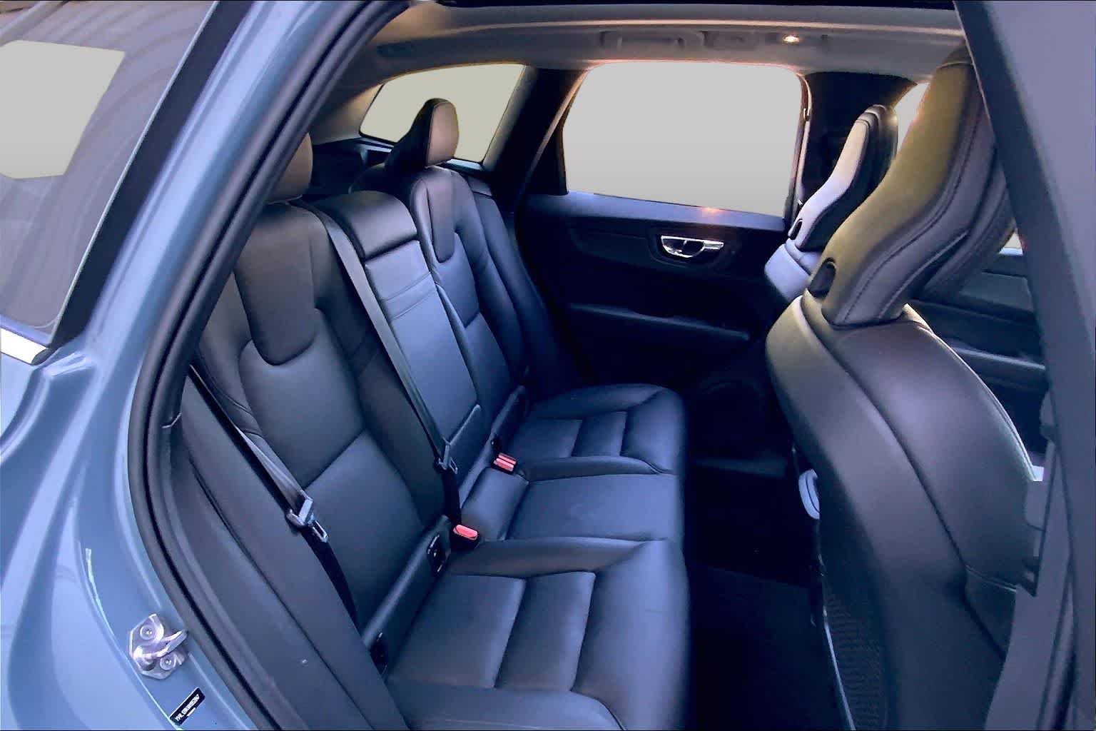 Used 2022 Platinum Grey Metallic Volvo Momentum image 20