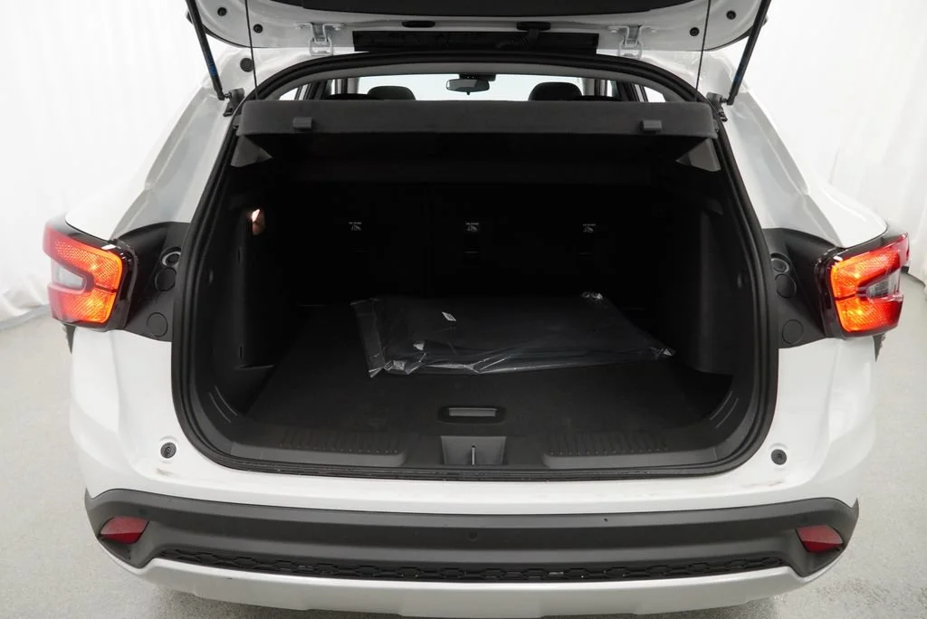New 2026 Summit White Chevrolet LT image 26