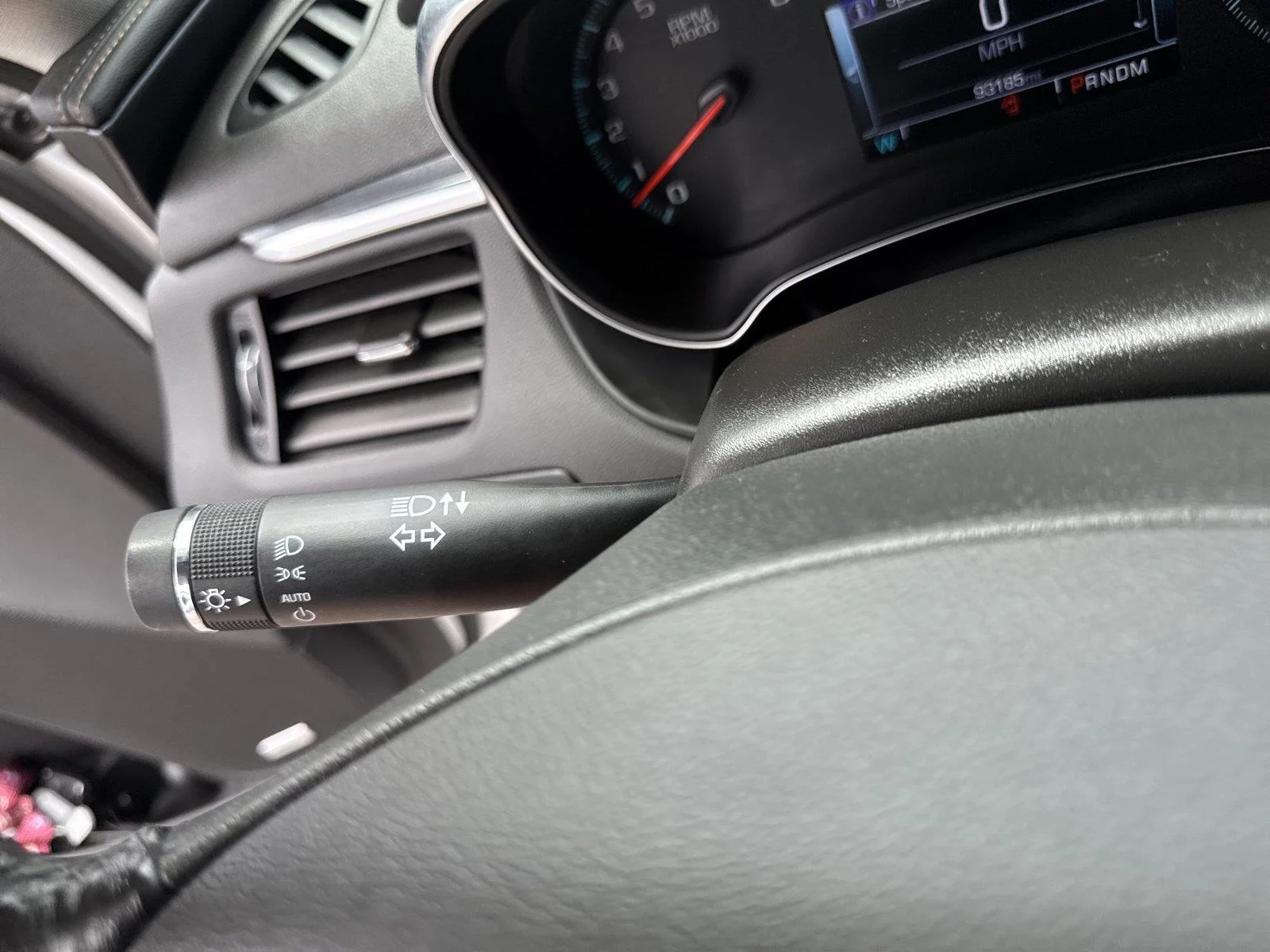 Used 2019 IRIDESCENT PEARL TRICOAT Chevrolet Premier image 21