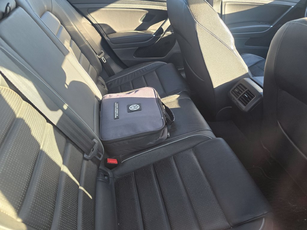 Used 2018 White Volkswagen DCC & Navigation 4Motion image 11
