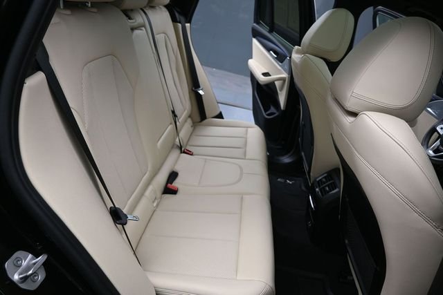 Used 2024 Black BMW sDrive30i image 25