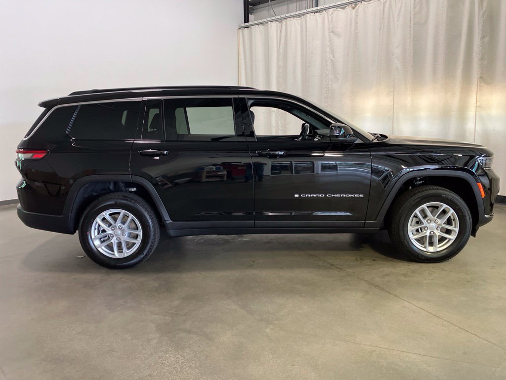 New 2026 Diamond Black Crystal Pearl-Coat Exterior Paint Jeep Laredo X image 27