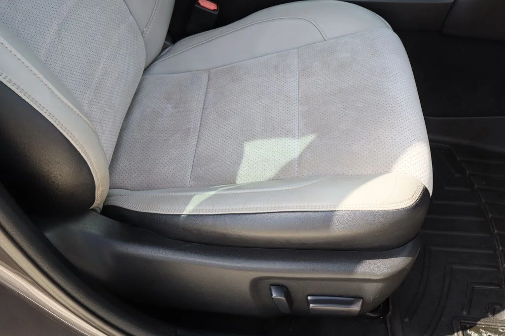 Used 2016 Gray Toyota XSE V6 image 27