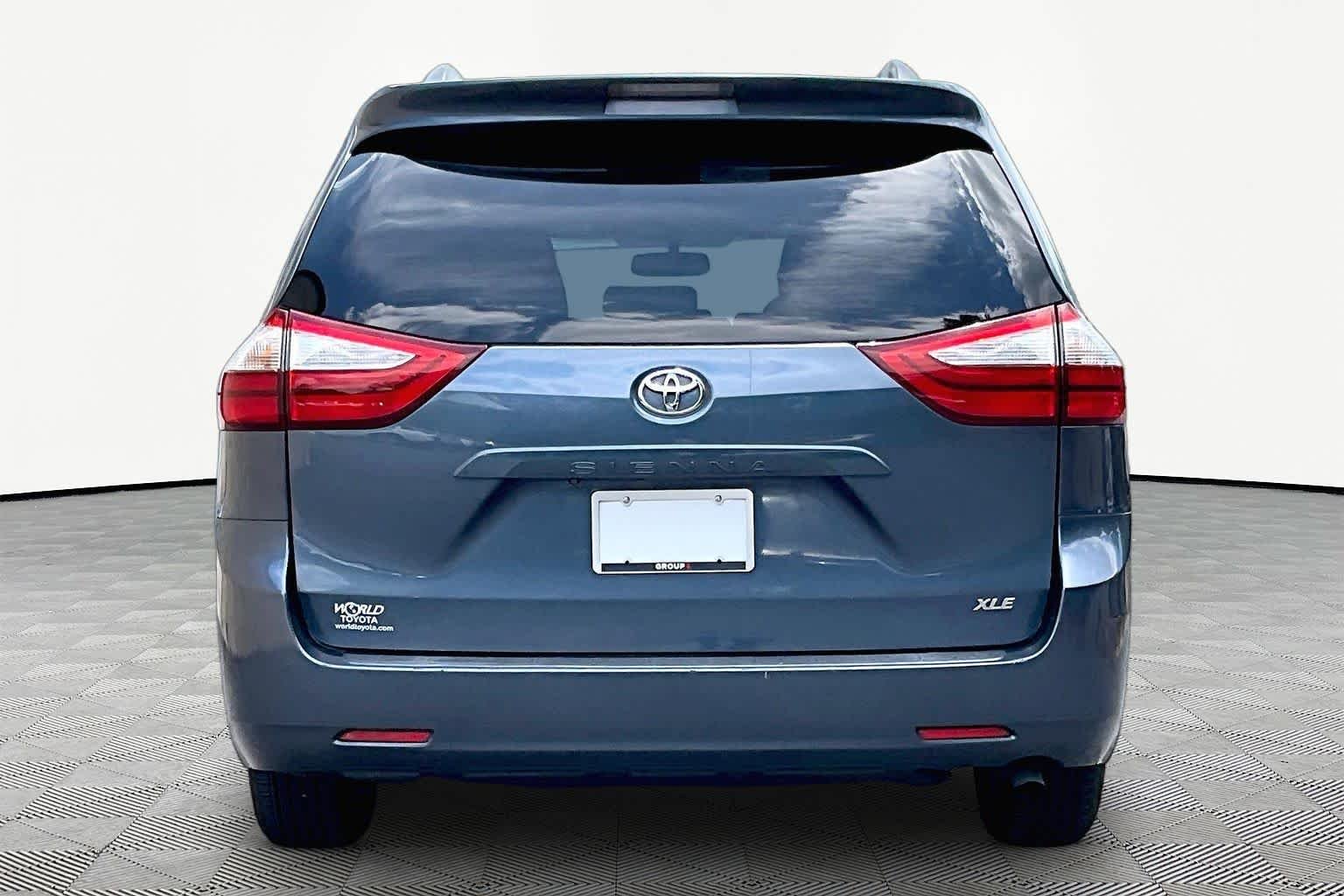 Used 2015 Shoreline Blue Pearl Toyota XLE image 5