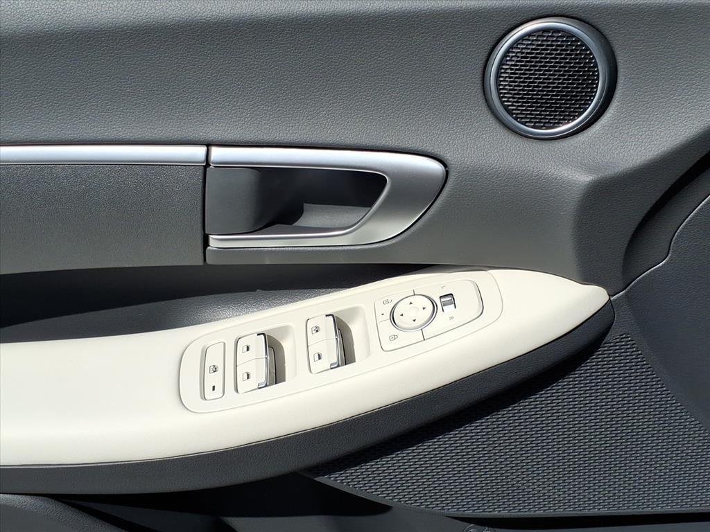 New 2026 Carbon Blue Hyundai SE image 14
