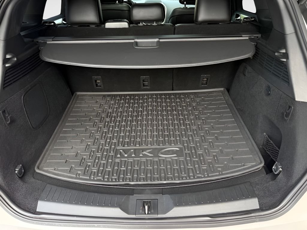 Used 2019 White Lincoln Reserve image 23