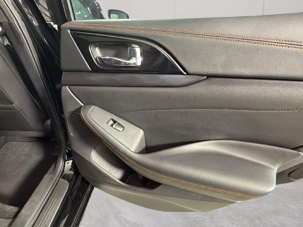 Used 2022 Black Nissan SR Xtronic CVT image 33