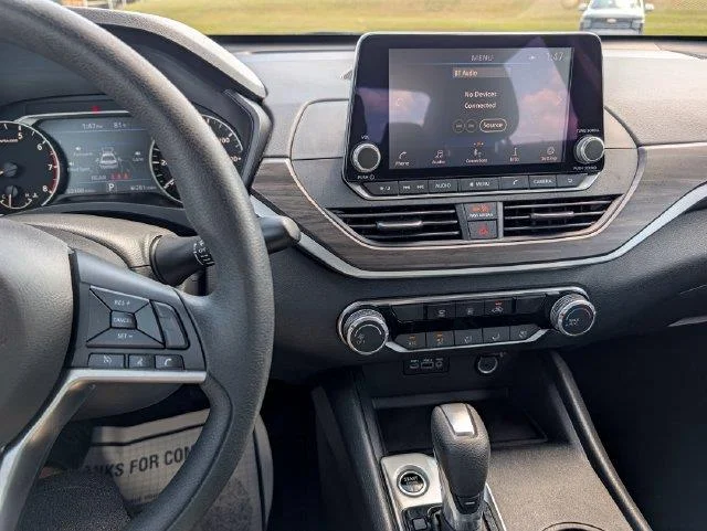 Used 2025  Nissan SV image 17