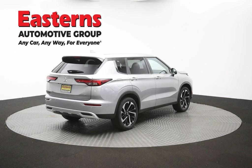 Used 2024 Silver Mitsubishi SE image 41