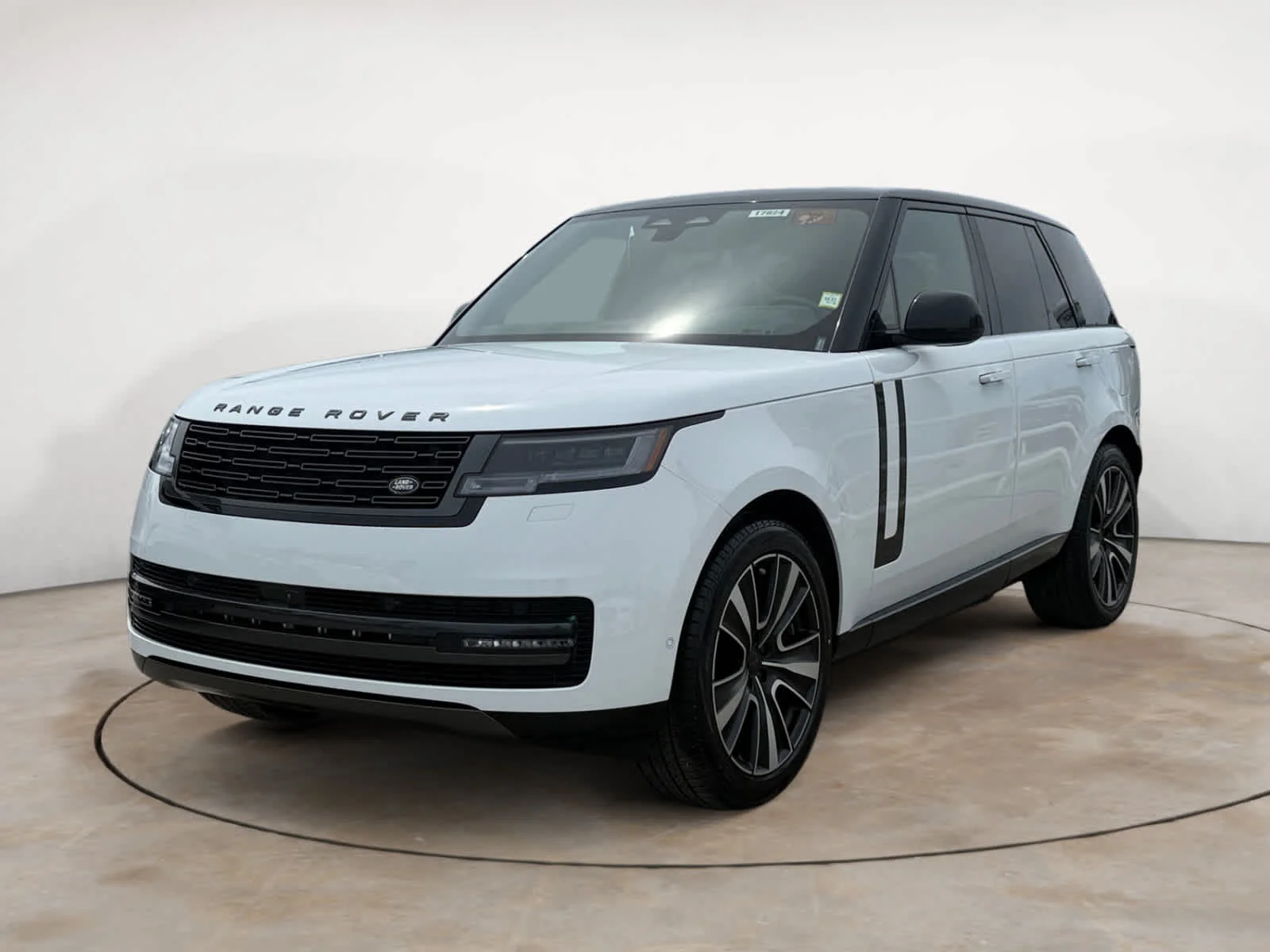 2026 Land Rover Range Rover 3.0 PHEV SE SWB's photo