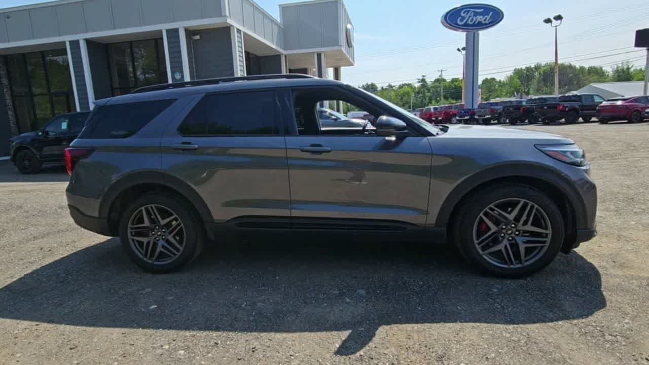 2026 Ford Explorer ST - Photo 9