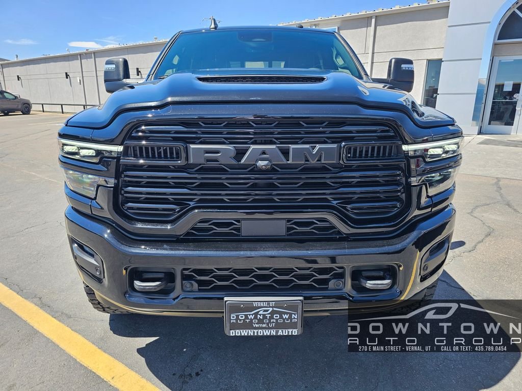 New 2026 Diamond Black Crystal Pearl-Coat Exterior Paint RAM Laramie image 8