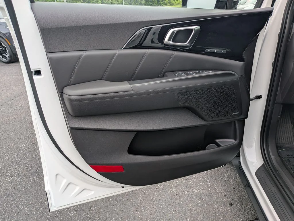 New 2026 Snow White Pearl Kia SX Prestige image 40