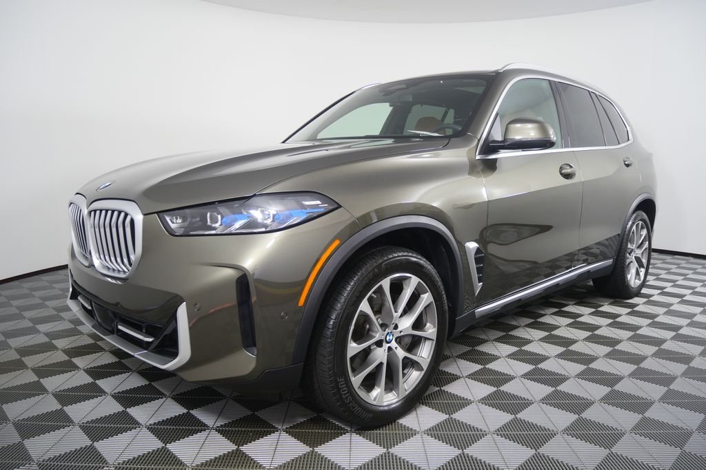 Certified Used 2026 Green Metallic BMW xDrive40i image 7