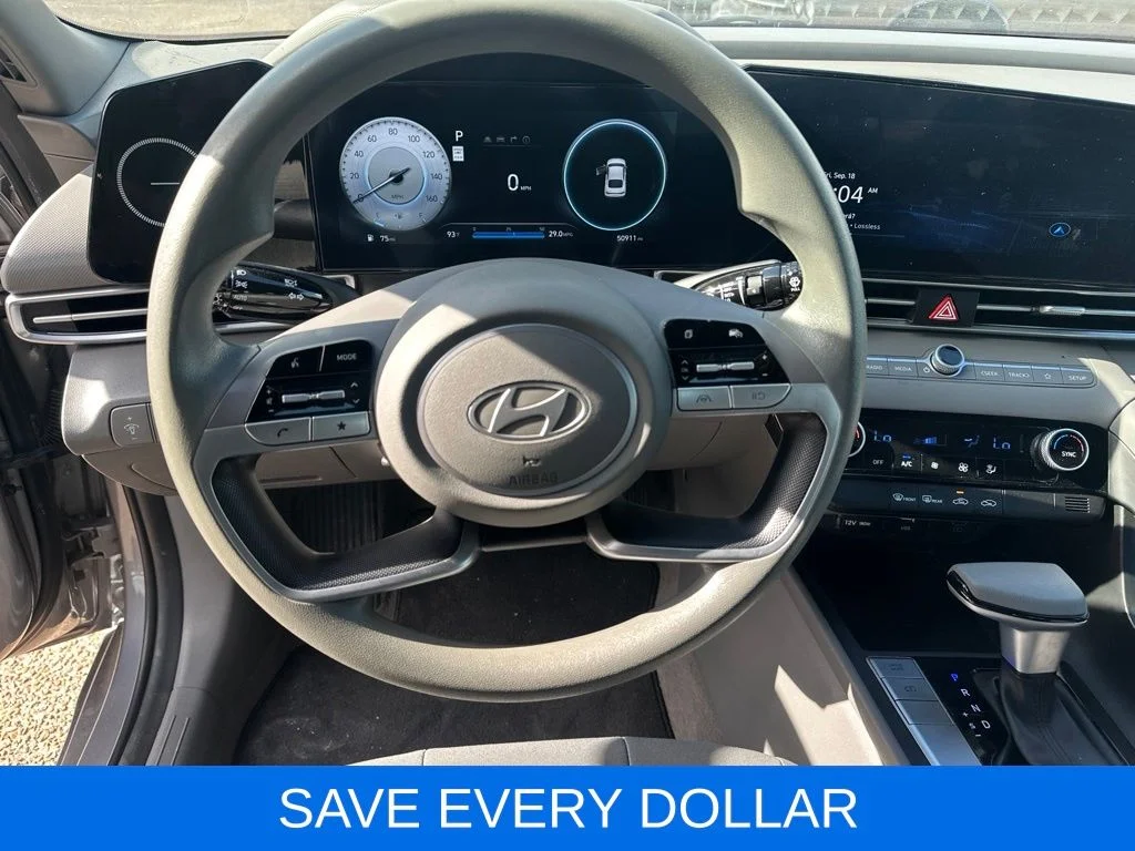 Used 2024  Hyundai SEL image 11