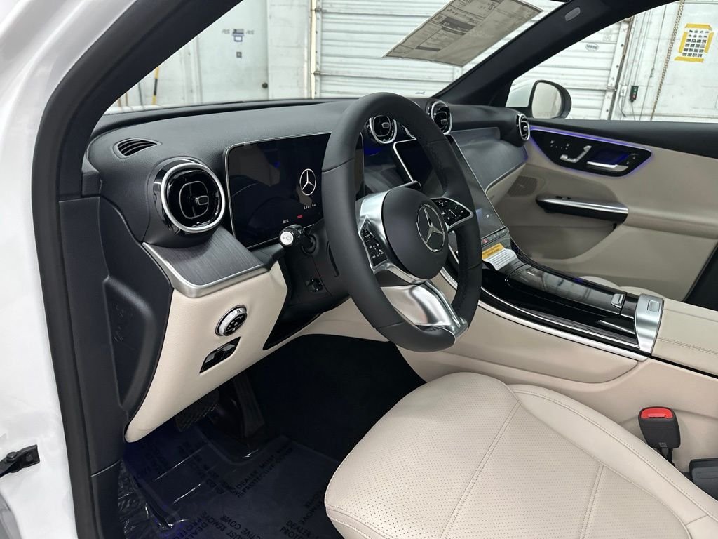 New 2027 Polar White Mercedes-Benz GLC 300 image 13