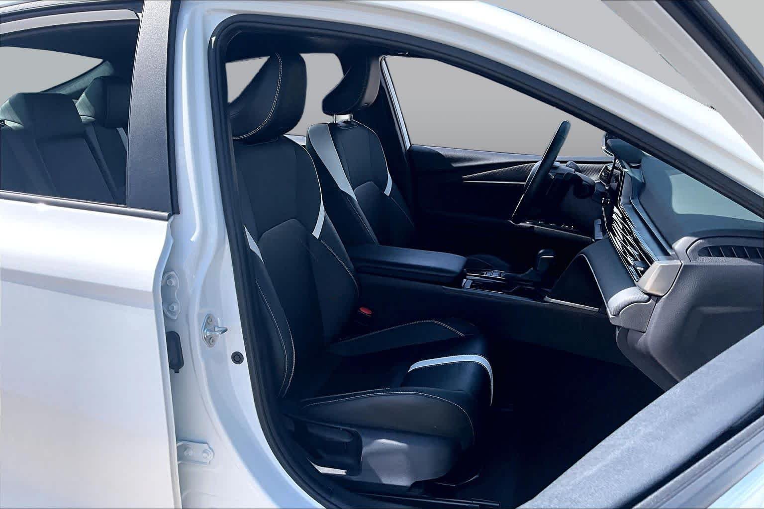Used 2026 Ice Cap Toyota SE image 9