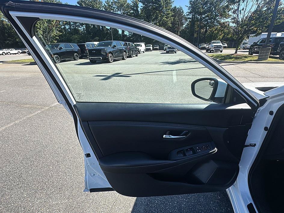 Used 2025 Aspen White Tricoat Nissan SV image 13