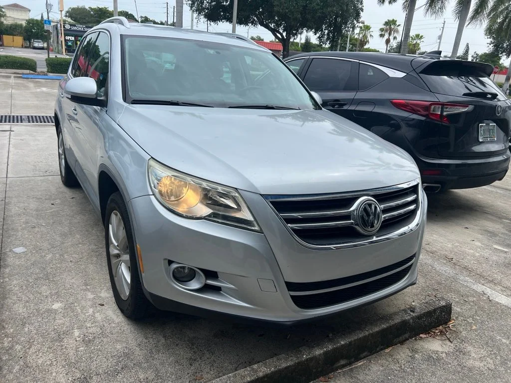 Used 2011 Silver Volkswagen  image 10