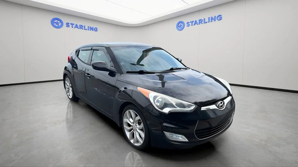 Used 2013 Black Hyundai Base w/Black image 4