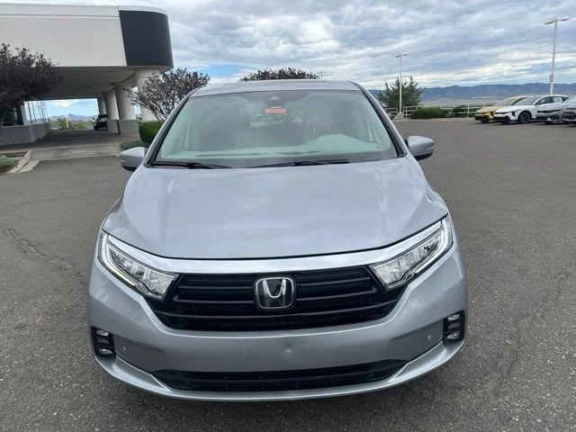 Used 2021 Lunar Silver Metallic Honda Touring image 3