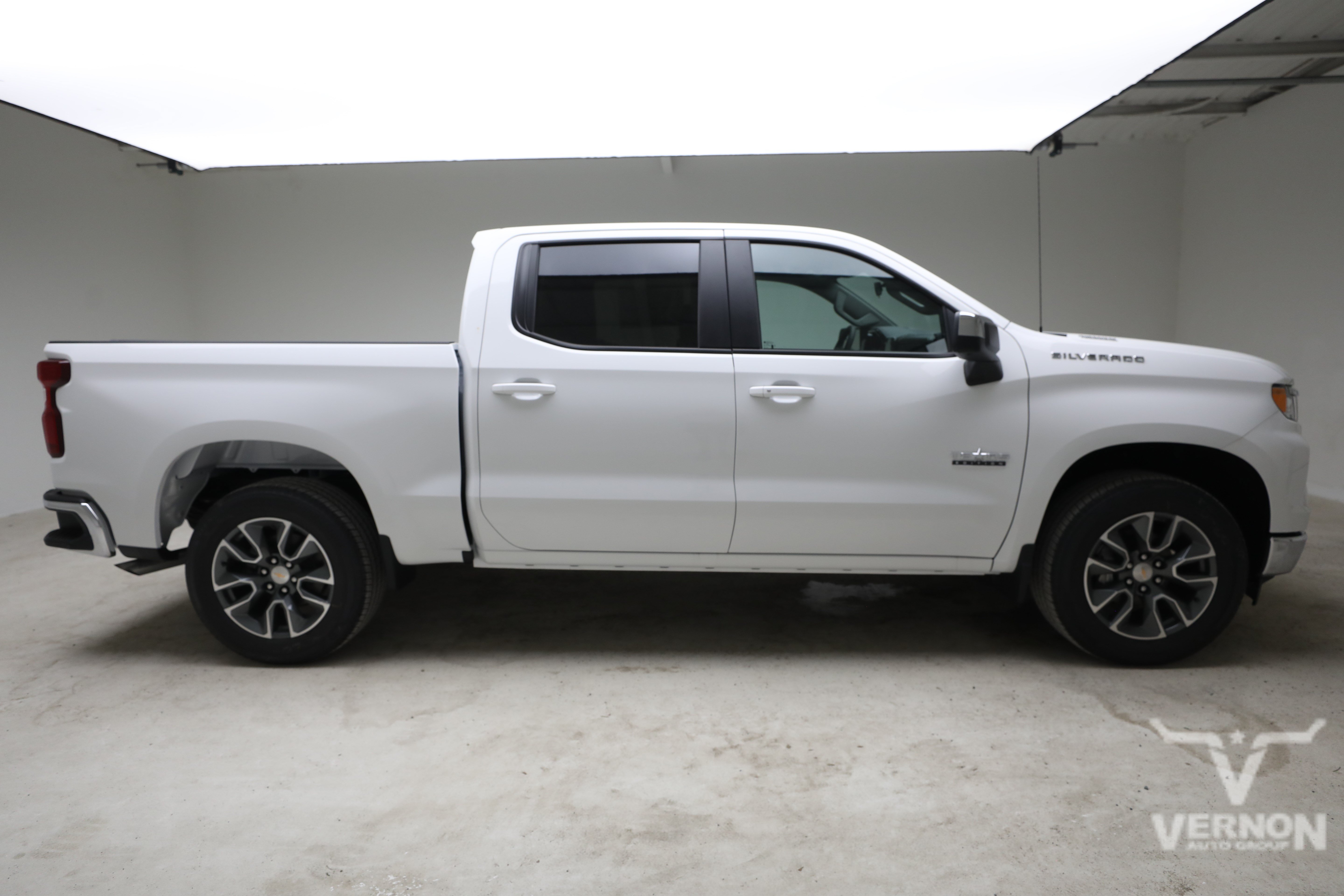 New 2026 Summit White Chevrolet N image 6