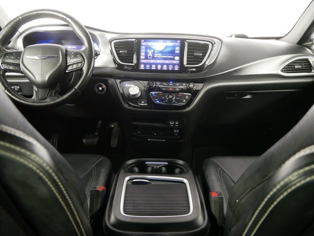 Used 2019 Brilliant Black Crystal Pearlcoat Chrysler Touring L Plus image 20