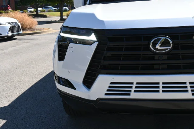 Certified Used 2025 EMINENT WHITE PEARL Lexus 550 Luxury+ image 15
