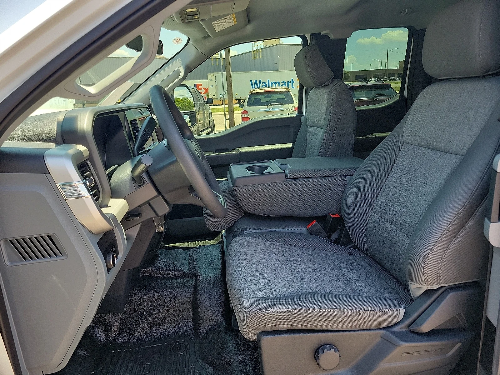 New 2025 Oxford White Ford F-250&reg; XL image 12