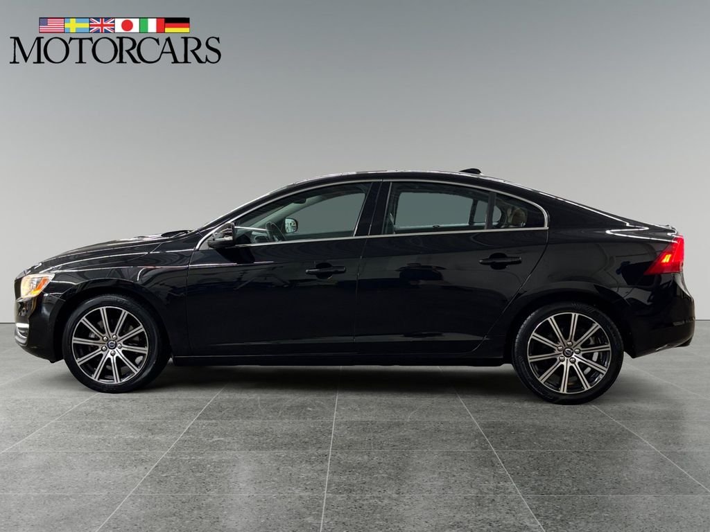 Used 2017 Onyx Black Metallic Volvo T5 image 6