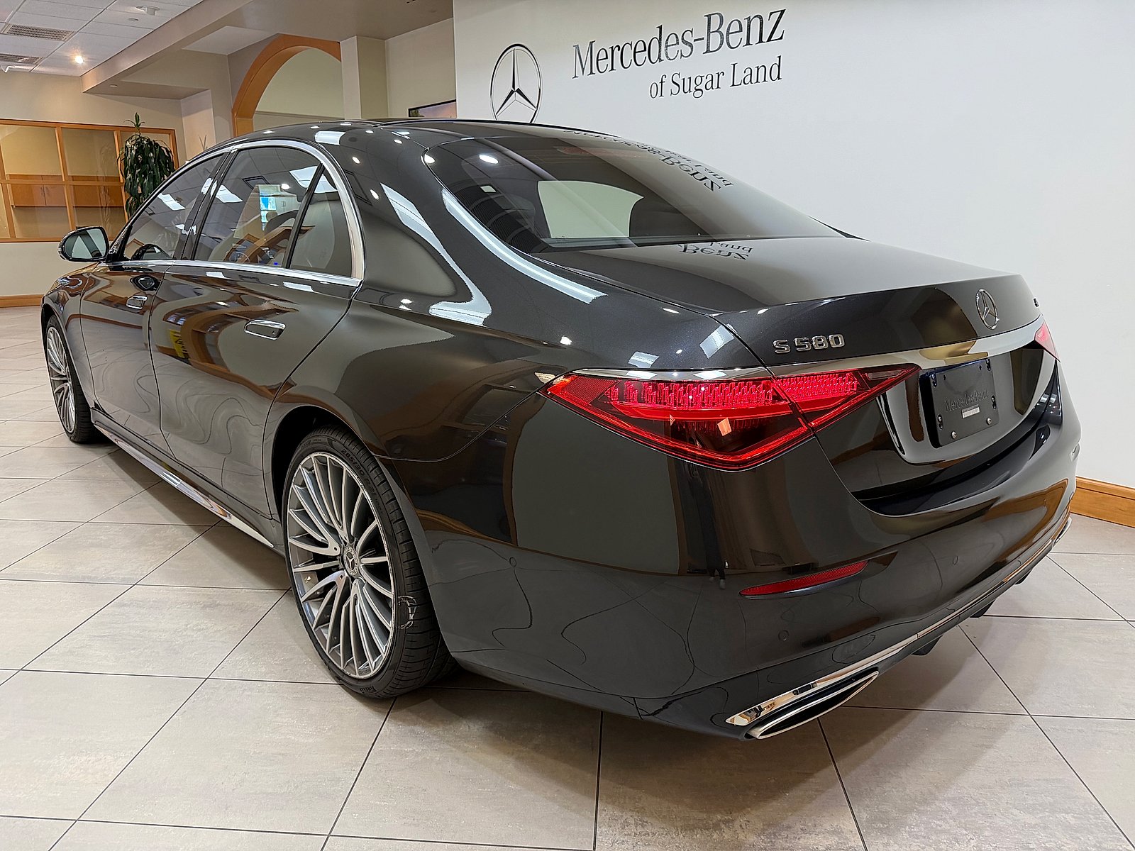 Certified Used 2023 Graphite Grey Mercedes-Benz 4MATIC® image 4