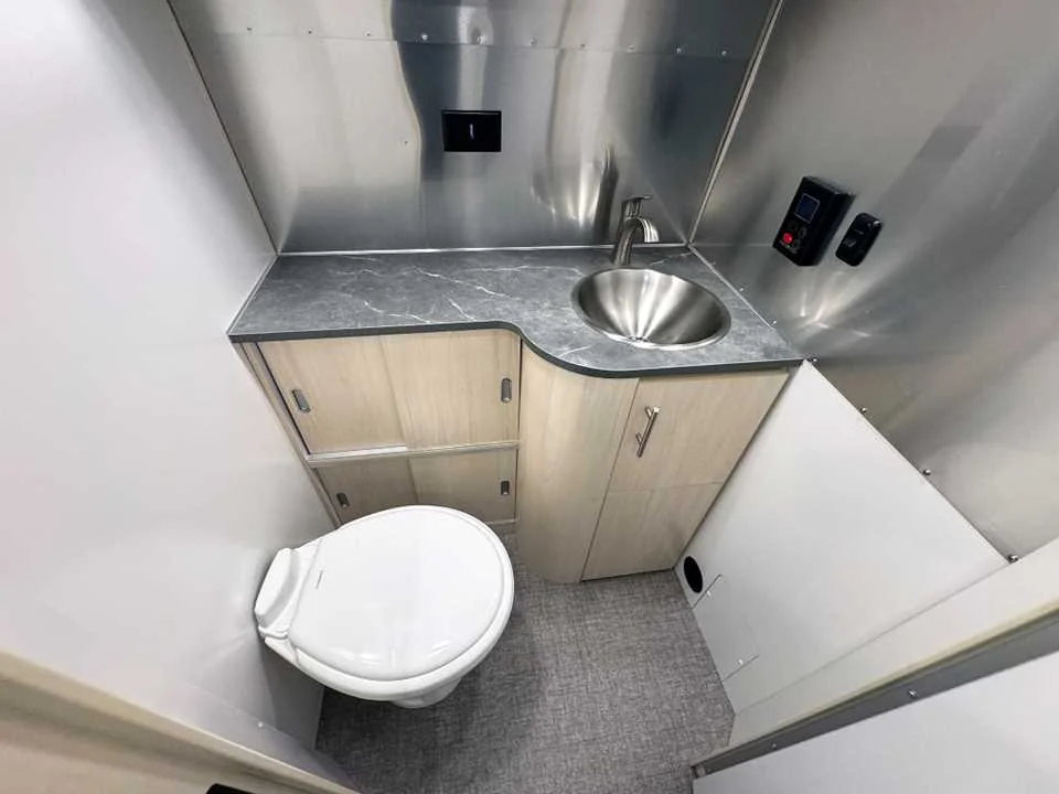 Used 2025 SILVER AIRSTREAM  image 32