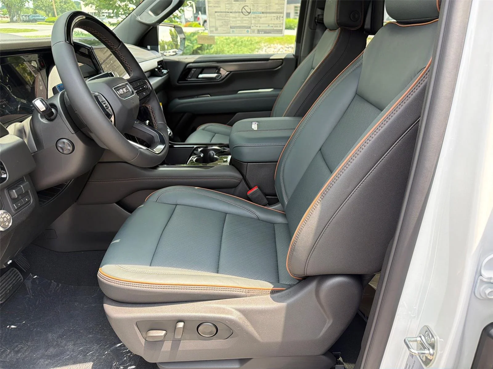 2026 GMC Yukon AT4 - Photo 19