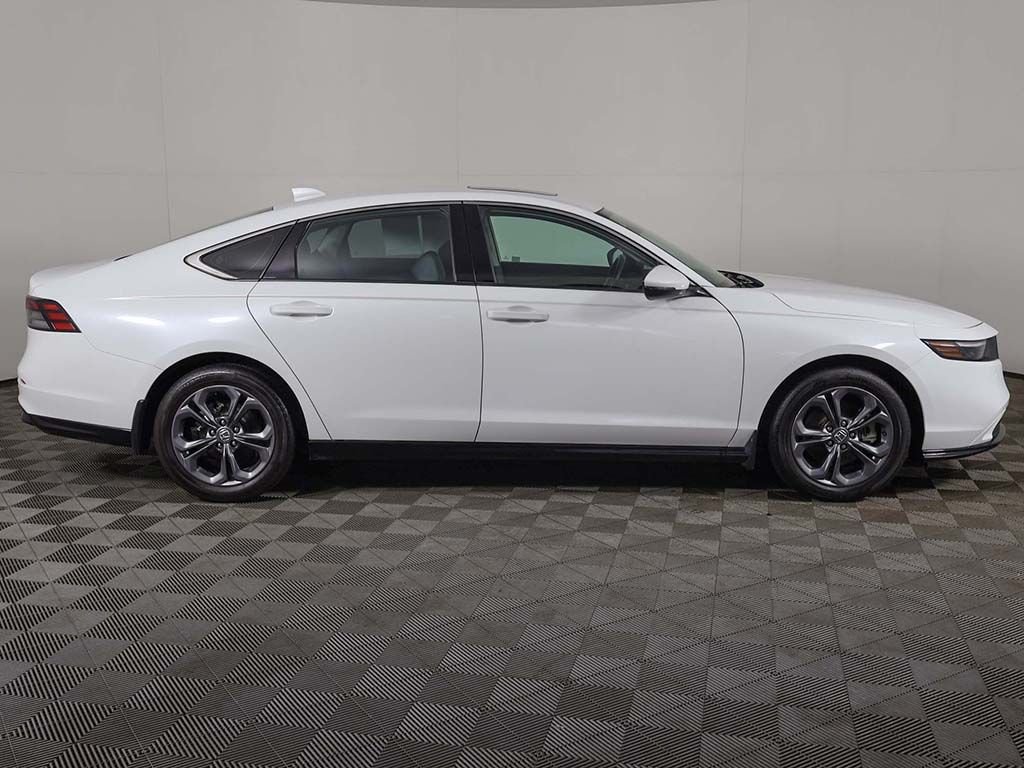 2024 Honda Accord Hybrid EX-L - Photo 18