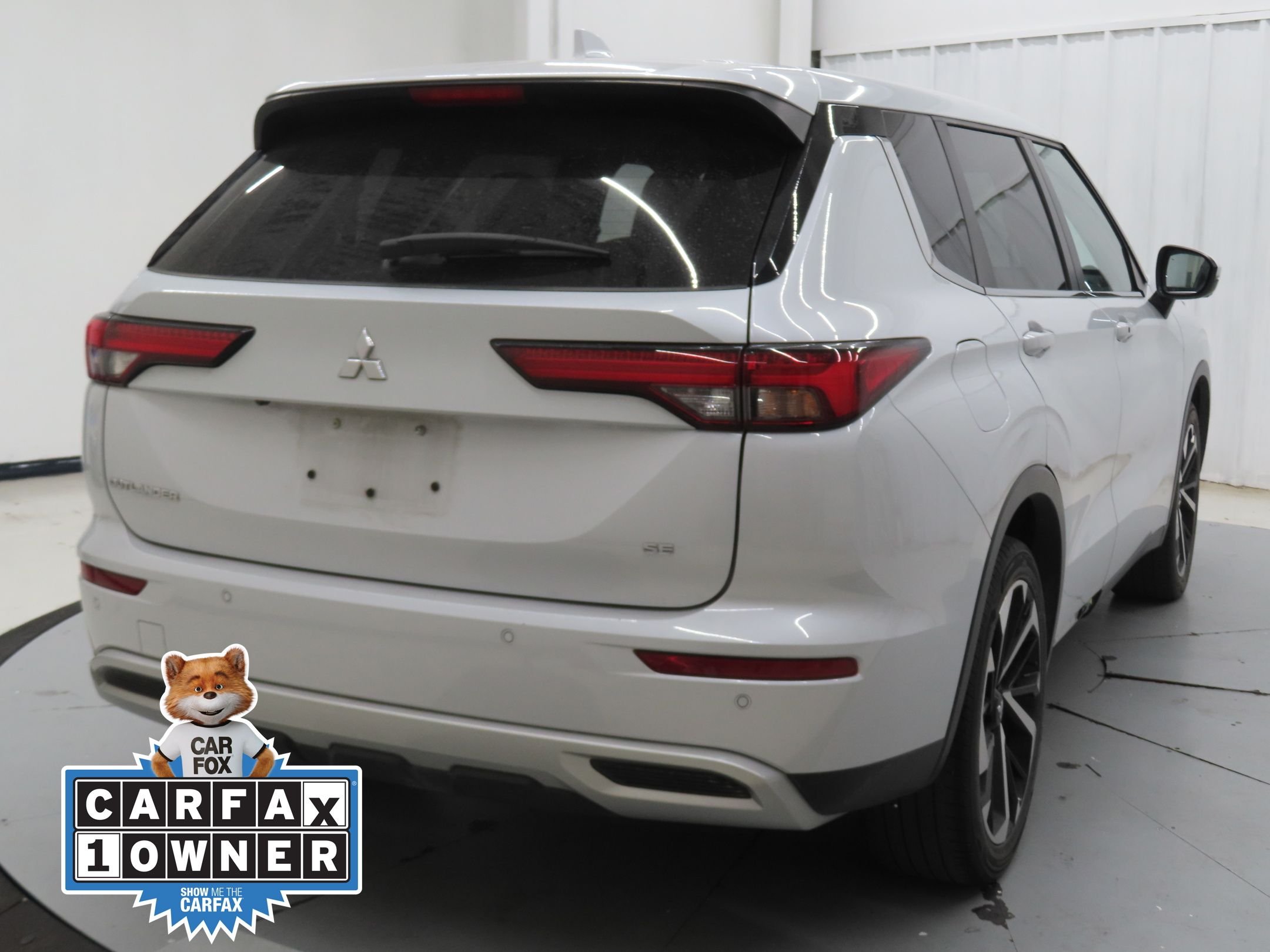 Used 2024 White Mitsubishi SE Black Edition image 4