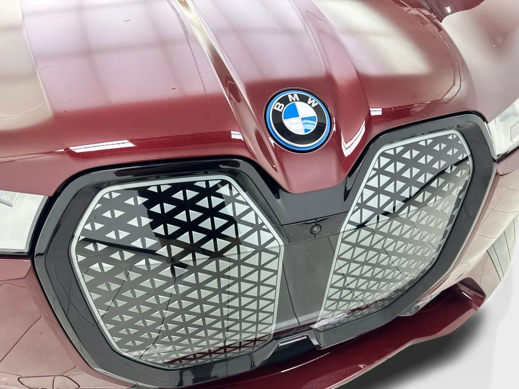 Used 2024 Red BMW xDrive50 image 26