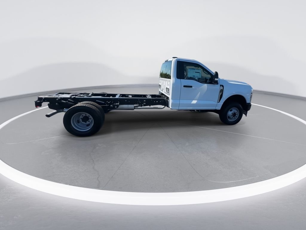 New 2026 Oxford White Ford F-350® XL image 9