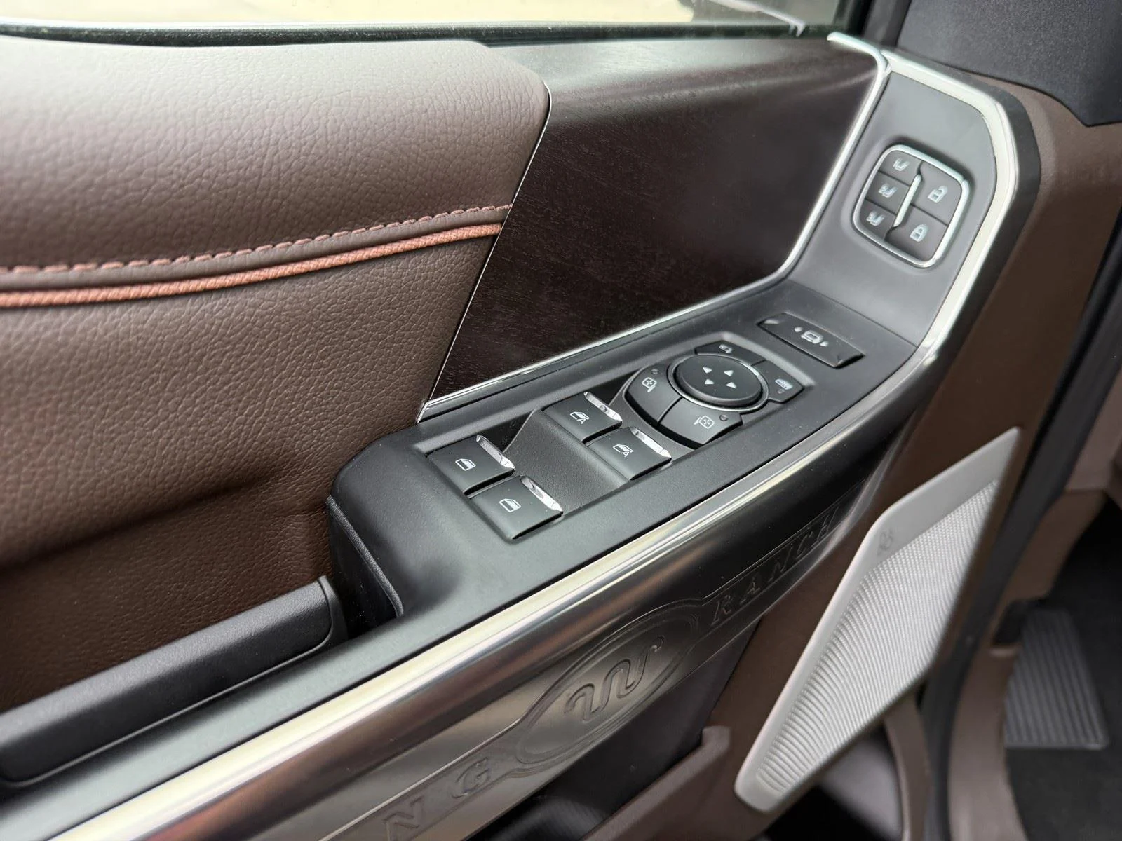 New 2026 Glacier Gray Metallic Tri-Coat Ford F-250® King Ranch® image 12