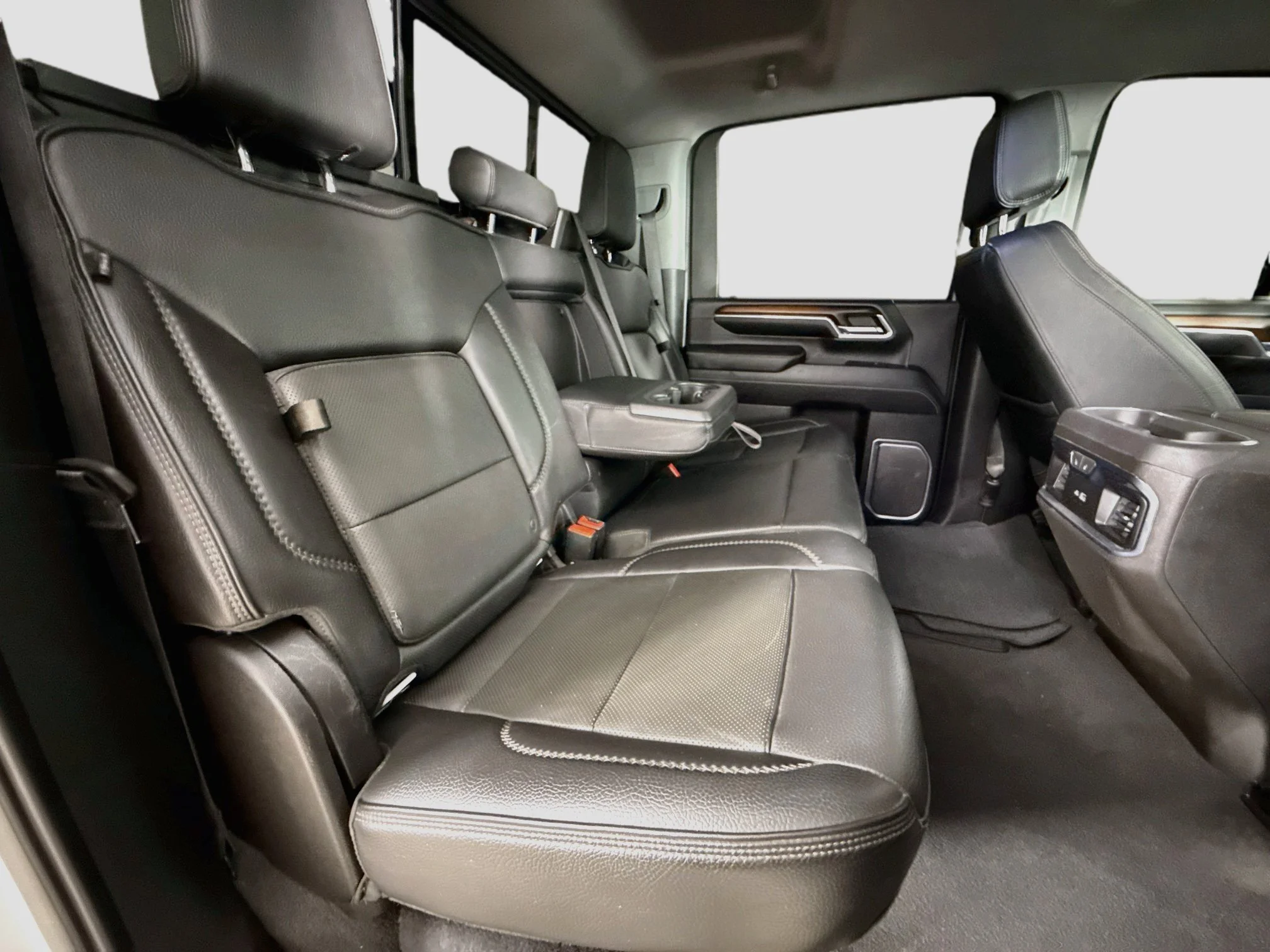 Used 2024 Summit White GMC Denali DRW image 30