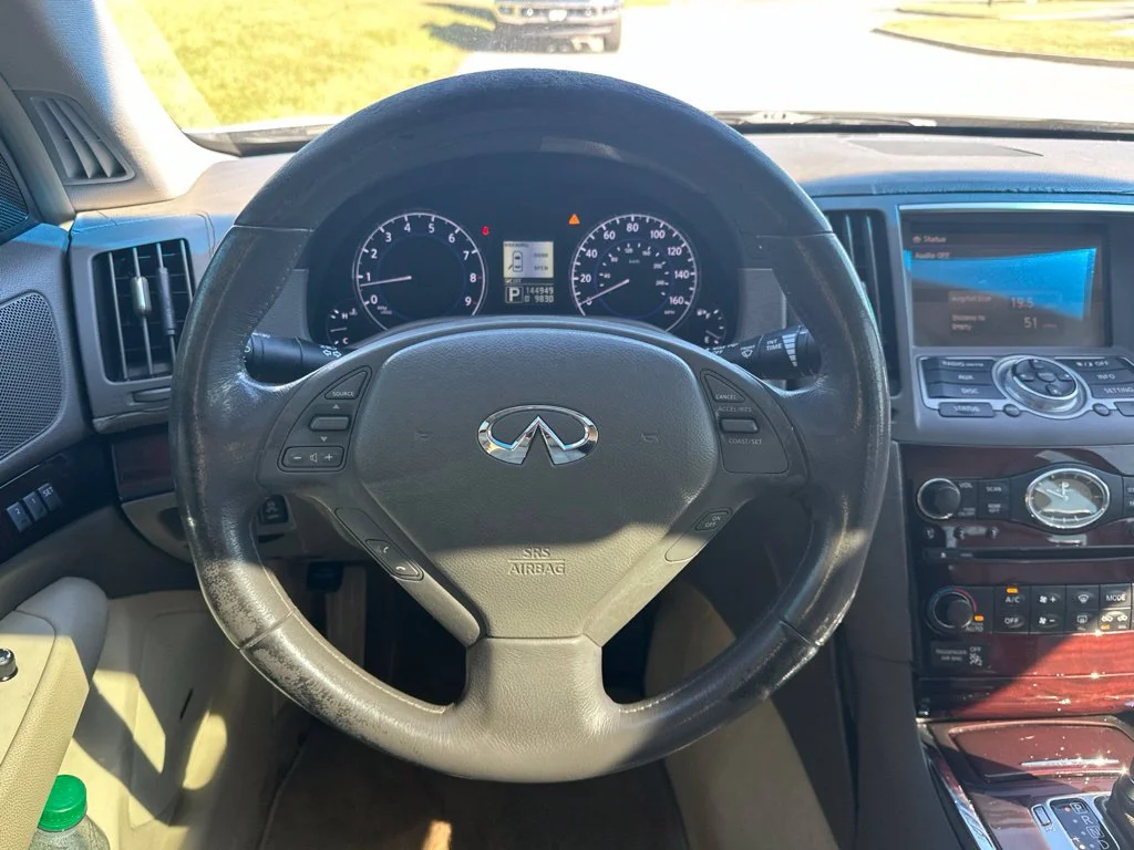 Used 2010 Moonlight White INFINITI Journey image 15
