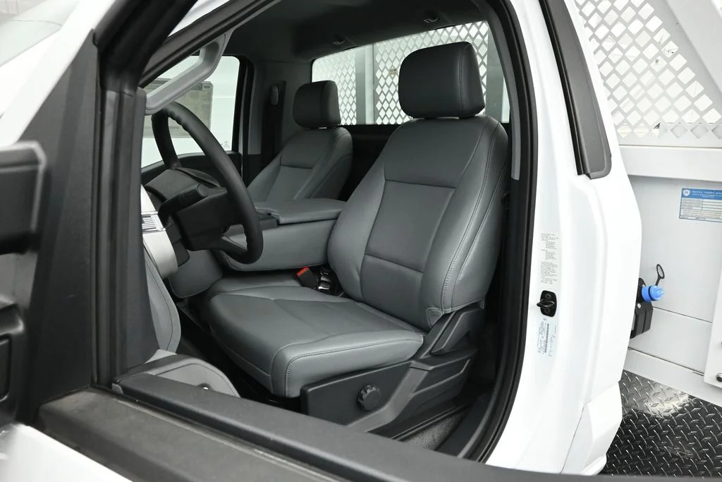 New 2025 Oxford White Ford XL image 8