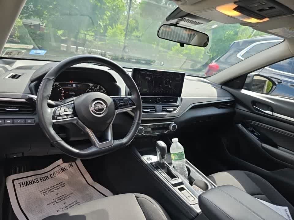 Used 2023 Super Black Nissan 2.5 SV image 3