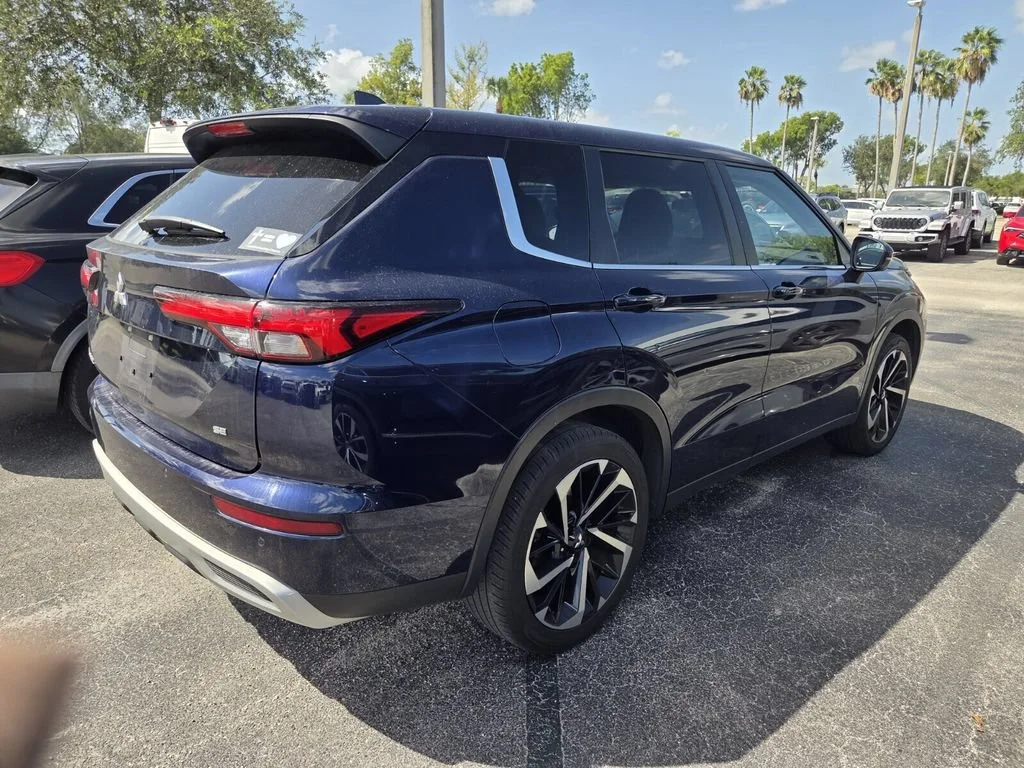 Used 2024 Cosmic Blue Metallic Mitsubishi SE image 5