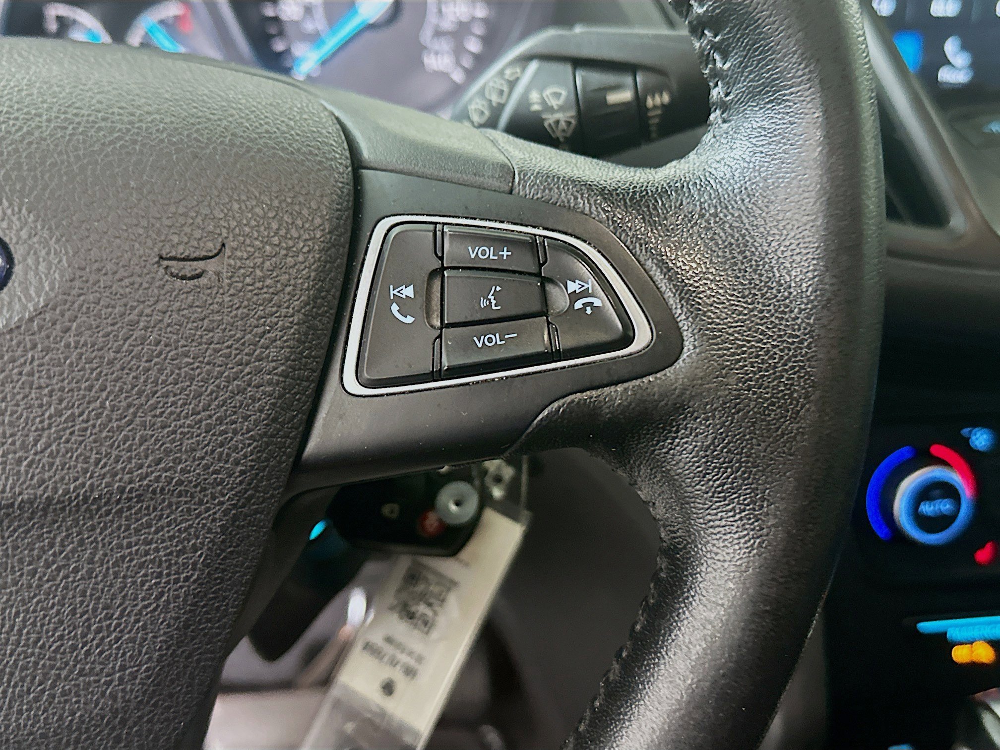 Used 2018 White Gold Metallic Ford SEL image 17