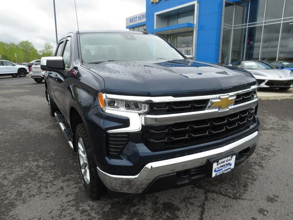 Used 2022 Blue Metallic Chevrolet LT image 4
