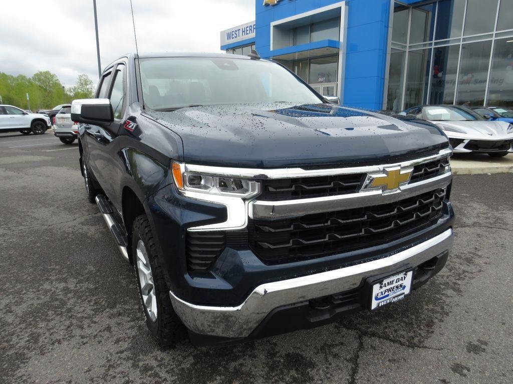 Used 2022 Blue Metallic Chevrolet LT image 4