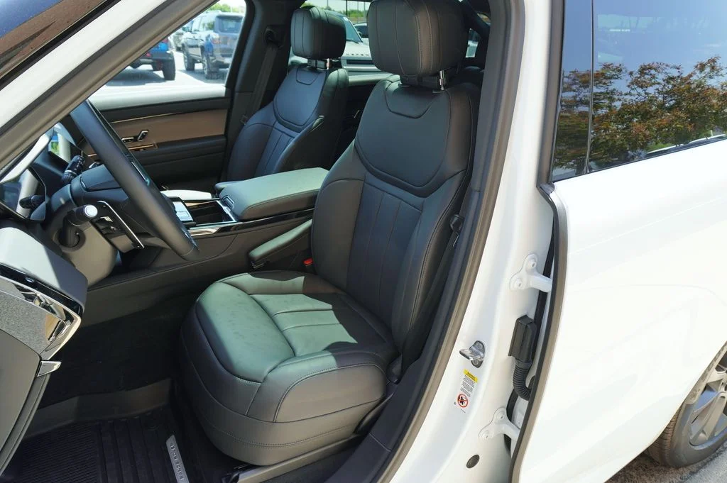New 2026 Fuji White Land Rover SE image 14