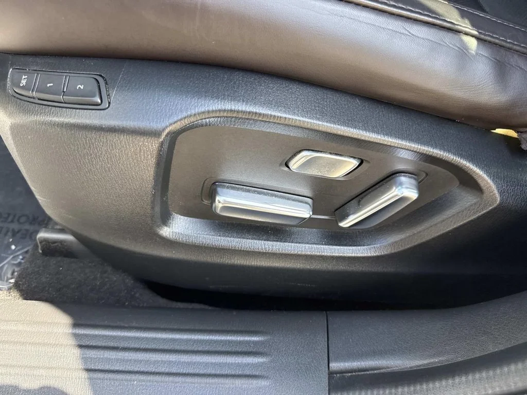 Used 2019 Silver Mazda Signature image 26