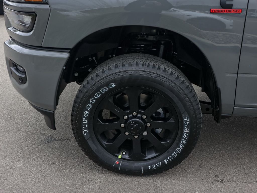 New 2026 Ceramic Gray Clear-Coat Exterior Paint RAM Big Horn Night Edition image 10