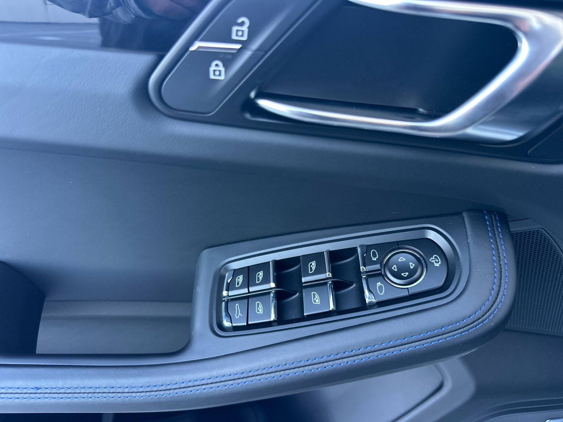 2026 Porsche Macan S - Photo 13
